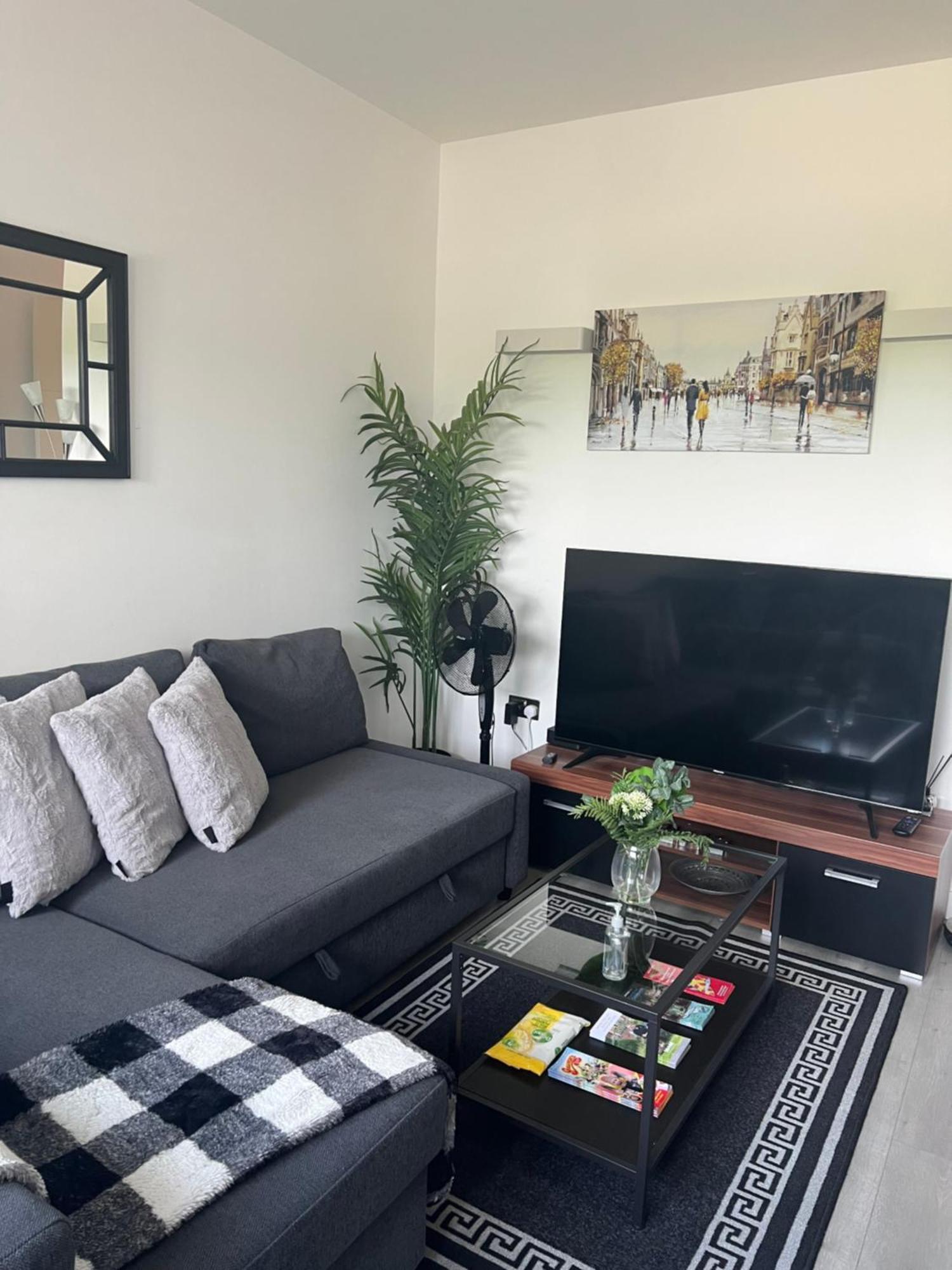 Luxurious Short Stay Flat In מילטון קינס מראה חיצוני תמונה